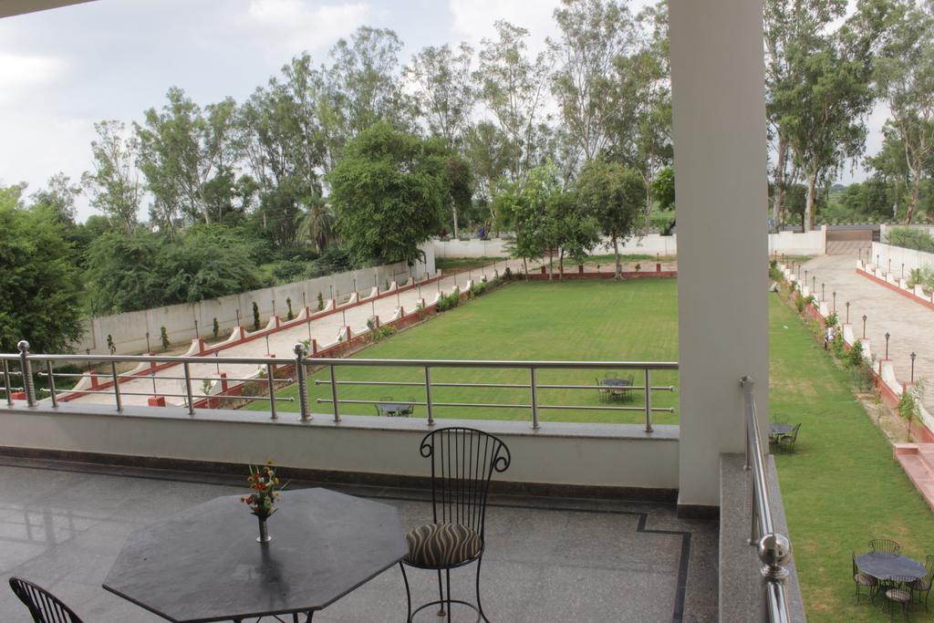 Geetanjali Hotel & Motel Баратпур Екстериор снимка